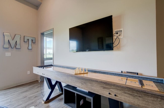 2210 Remington Way in Bozeman, MT - Foto de edificio - Building Photo