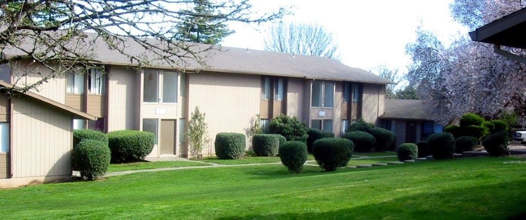 Englewood Terrace Apartments in Tigard, OR - Building Photo