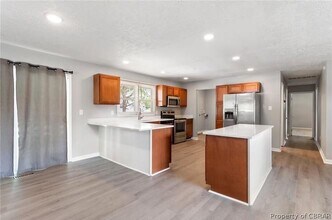 2 Prince Edward Cir in Newport News, VA - Foto de edificio - Building Photo