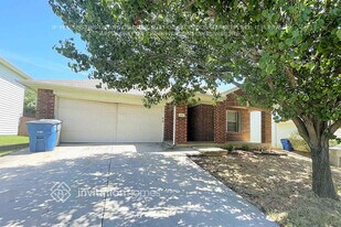 1961 Courtside Dr in Grand Prairie, TX - Building Photo