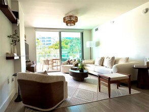 1025 92nd St, Unit 306 in Bay Harbor Islands, FL - Foto de edificio - Building Photo