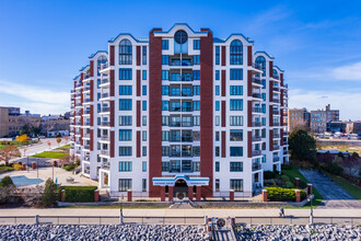 Lakeshore Towers in Racine, WI - Building Photo - Building Photo