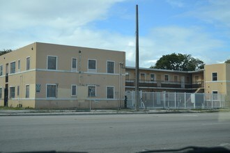 6820 NW 17th Ave in Miami, FL - Building Photo - Building Photo