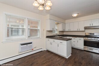 5231 N Potawatomie Ave in Chicago, IL - Building Photo - Building Photo