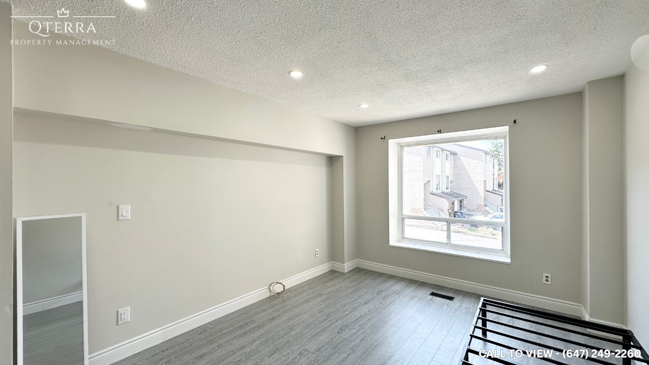 55 Collinsgrove Rd in Toronto, ON - Building Photo