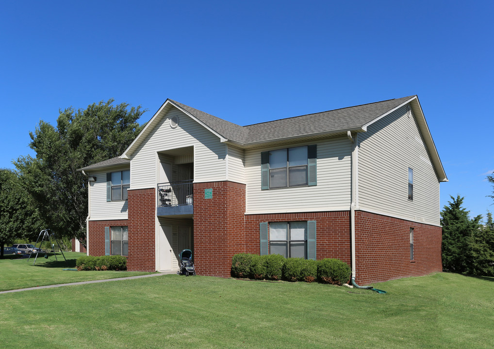 Park Ridge Apartments in McPherson, KS - Building Photo