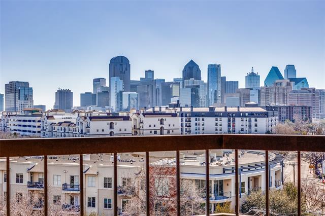 3030 McKinney Ave in Dallas, TX - Foto de edificio