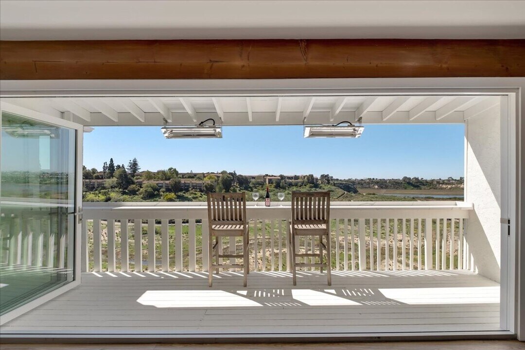 745 Domingo Dr in Newport Beach, CA - Building Photo