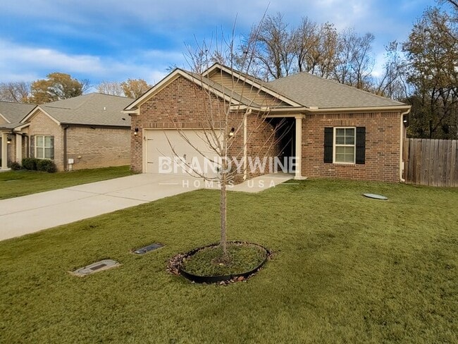 94 Vivian Way in Millington, TN - Foto de edificio - Building Photo