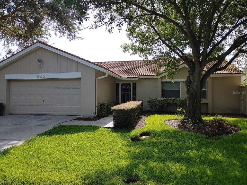 525 Moreno Cir NE in St. Petersburg, FL - Building Photo