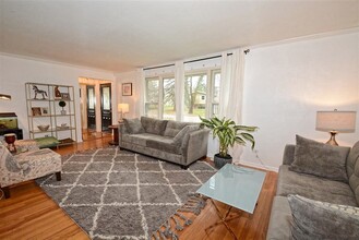 1145 Jane Ave in Naperville, IL - Foto de edificio - Building Photo