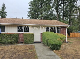 9205 Hipkins Rd SW in Lakewood, WA - Building Photo