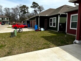 21361 W Wallis Dr in Porter, TX - Building Photo