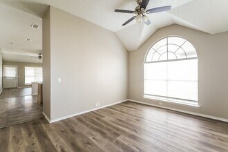 4612 Parkmount Dr in Fort Worth, TX - Foto de edificio - Building Photo