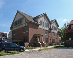 818 S Forest Ave in Ann Arbor, MI - Foto de edificio - Building Photo