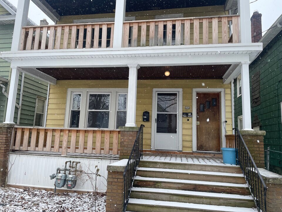 481 26th St, Unit Upper unit #2 in Niagara Falls, NY - Building Photo
