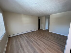 891 Mammoth Rd-Unit -D in Manchester, NH - Building Photo - Building Photo