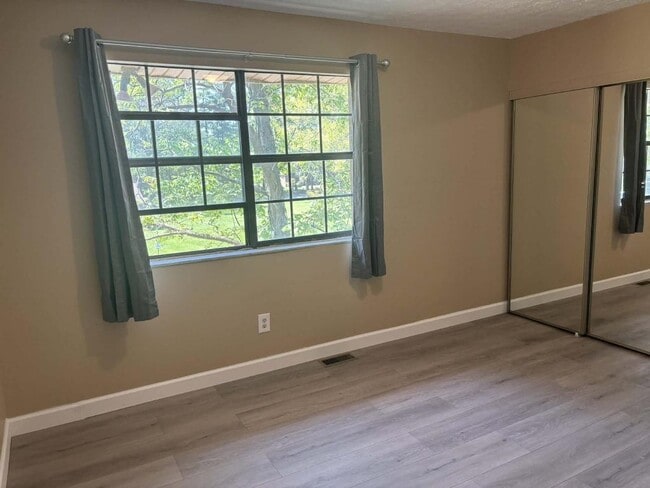 301 Halia Crest in Mount Vernon, IL - Building Photo - Building Photo