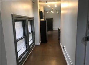 215 W 7th St, Unit 301 in Los Angeles, CA - Foto de edificio - Building Photo