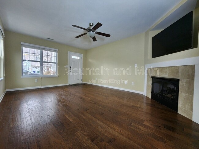 19 Barnett Shoals Dr in Weaverville, NC - Building Photo - Building Photo