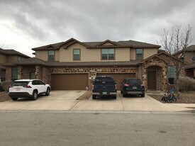 154 Creekside Villa Dr in Kyle, TX - Building Photo