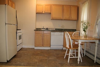 134 Woodlawn Ave in Saratoga Springs, NY - Building Photo - Building Photo