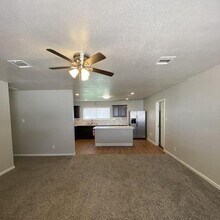 1020 N Main St in Baytown, TX - Building Photo - Building Photo