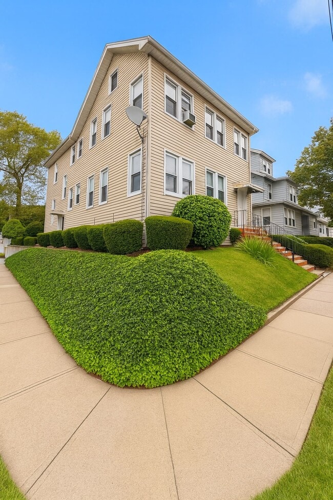 33 Jefferson Ave, Unit 1FL in Bloomfield, NJ - Building Photo - Building Photo