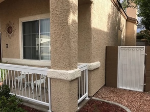 8209 Aylesbury Ave in Las Vegas, NV - Building Photo - Building Photo