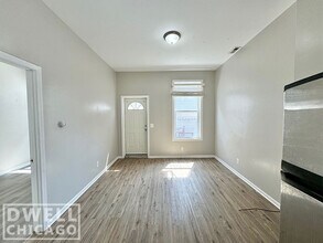 2133 S Fairfield Ave, Unit 1 in Chicago, IL - Building Photo - Building Photo
