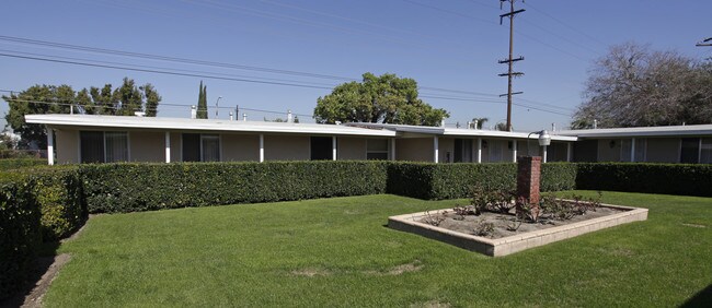 1230 W Valencia Dr in Fullerton, CA - Building Photo - Building Photo