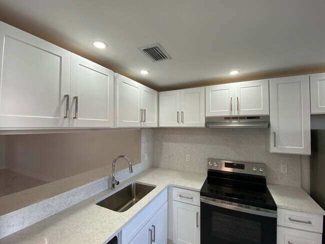 267 NW 36th Ave in Deerfield Beach, FL - Building Photo - Building Photo