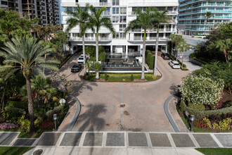 Bal Harbour 101 in Bal Harbour, FL - Building Photo - Building Photo