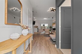 403 NE 212th St in North Miami Beach, FL - Building Photo - Building Photo