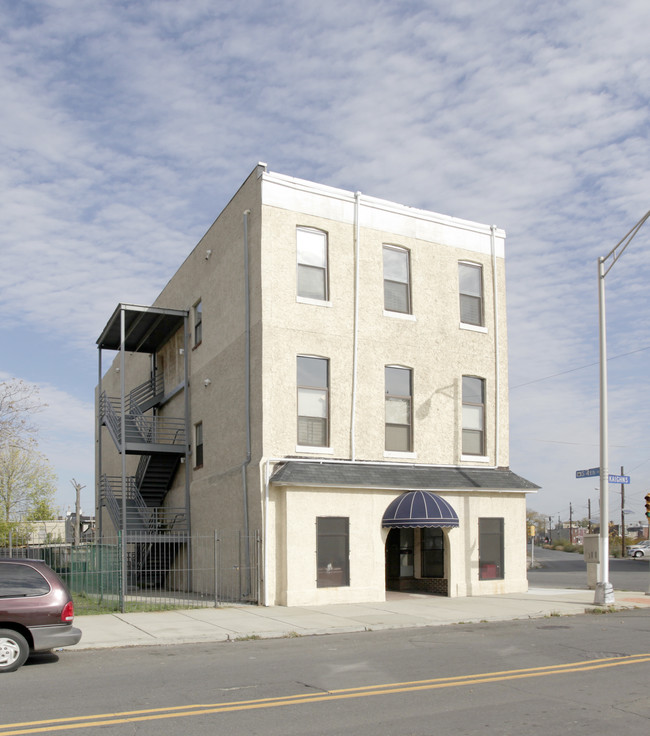 341 Kaighns Ave in Camden, NJ - Foto de edificio - Building Photo