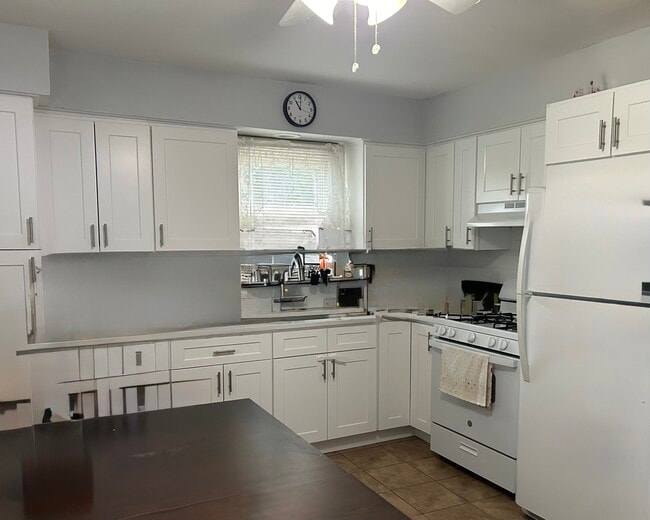 985 Schopmann Dr, Unit North End