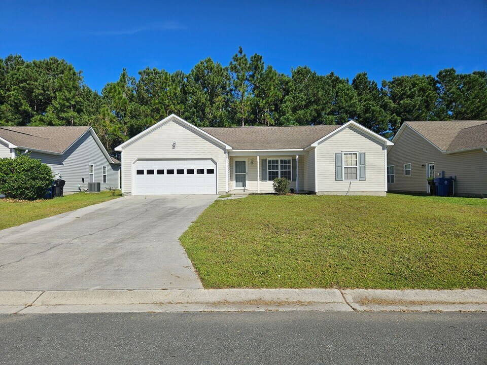 112 Belvedere Dr in Holly Ridge, NC - Building Photo