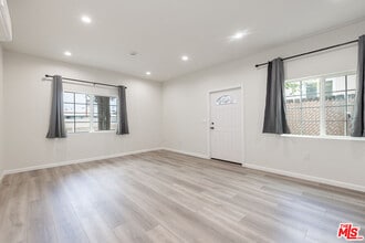 10136 Forbes Ave in Los Angeles, CA - Building Photo - Building Photo