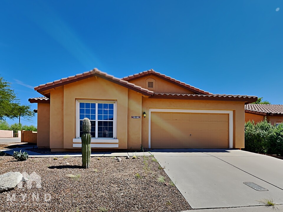 9990 N Stratton Saddle Trail in Tucson, AZ - Building Photo