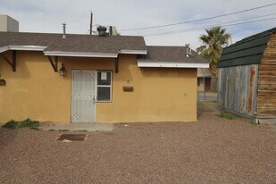8903 Old County Dr in El Paso, TX - Building Photo