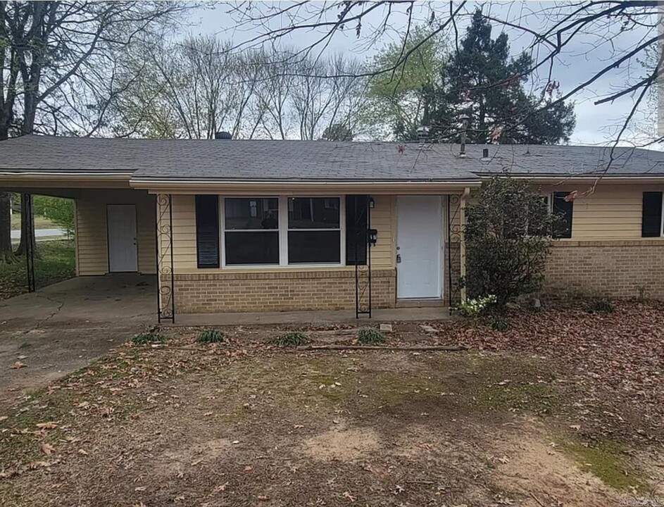 27 Phyllis Ct in Jacksonville, AR - Building Photo