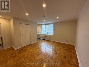 180 Vaughan Rd in Toronto, ON - Building Photo - Building Photo