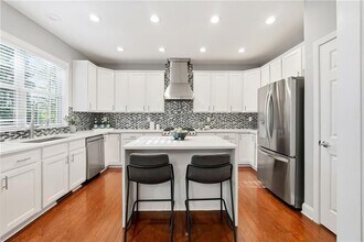 3655 E Paces Walk in Atlanta, GA - Building Photo - Building Photo