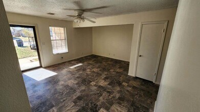 417 E Linden Ln in Mustang, OK - Building Photo - Building Photo