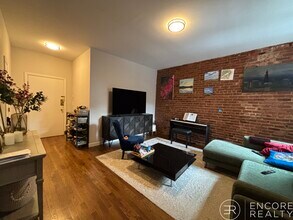 17 Stearns Rd, Unit 15-4 in Brookline, MA - Building Photo - Building Photo