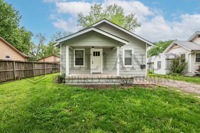 property at 119 S Custer Ave