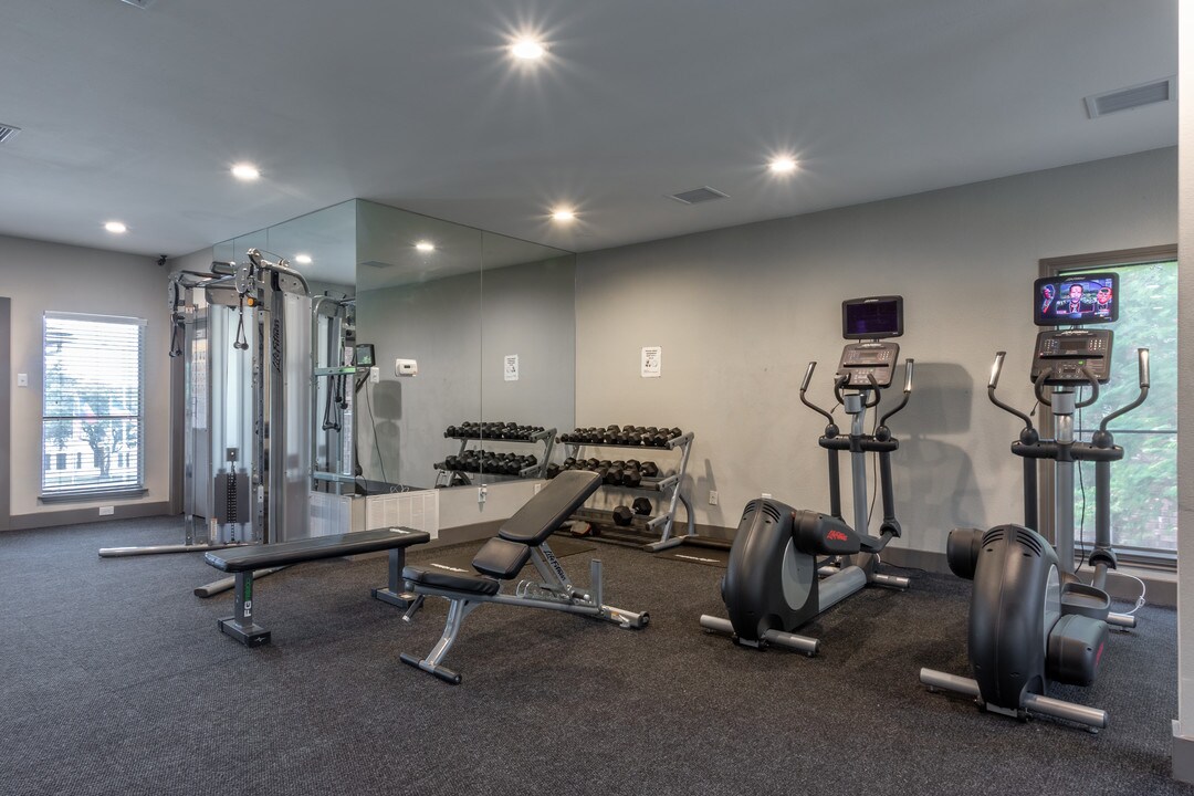 Henry Heights in Austin, TX - Building Photo