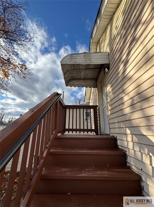 14 Clinton St-Unit -B in Freehold, NJ - Building Photo