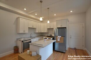30 Murdock St, Unit 5 in Boston, MA - Building Photo