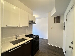 5054 N Winthrop Ave, Unit 503 in Chicago, IL - Building Photo - Building Photo